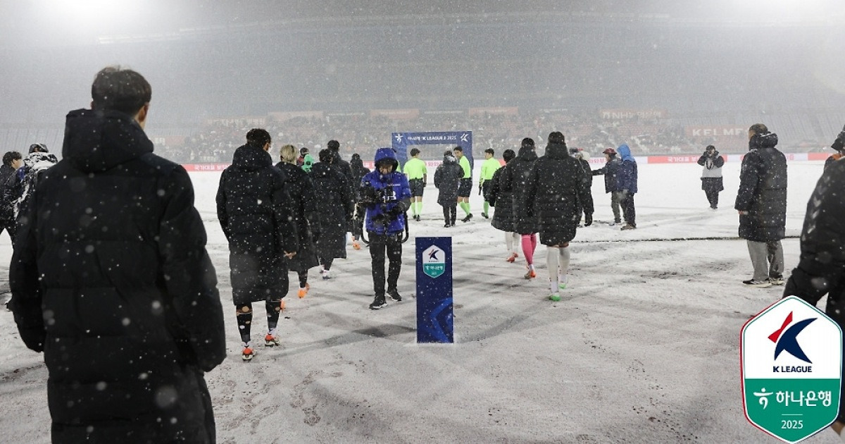 '15년 새 처음 있는 일' 폭설에 끝내 취소·연기된 부천-수원FC '승강 플레이오프'