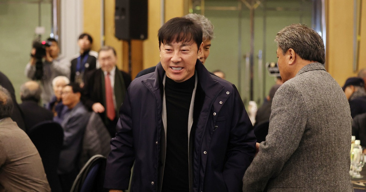 대한축구협회, '선수 폭행 논란' 신태용 감독 조사 시작