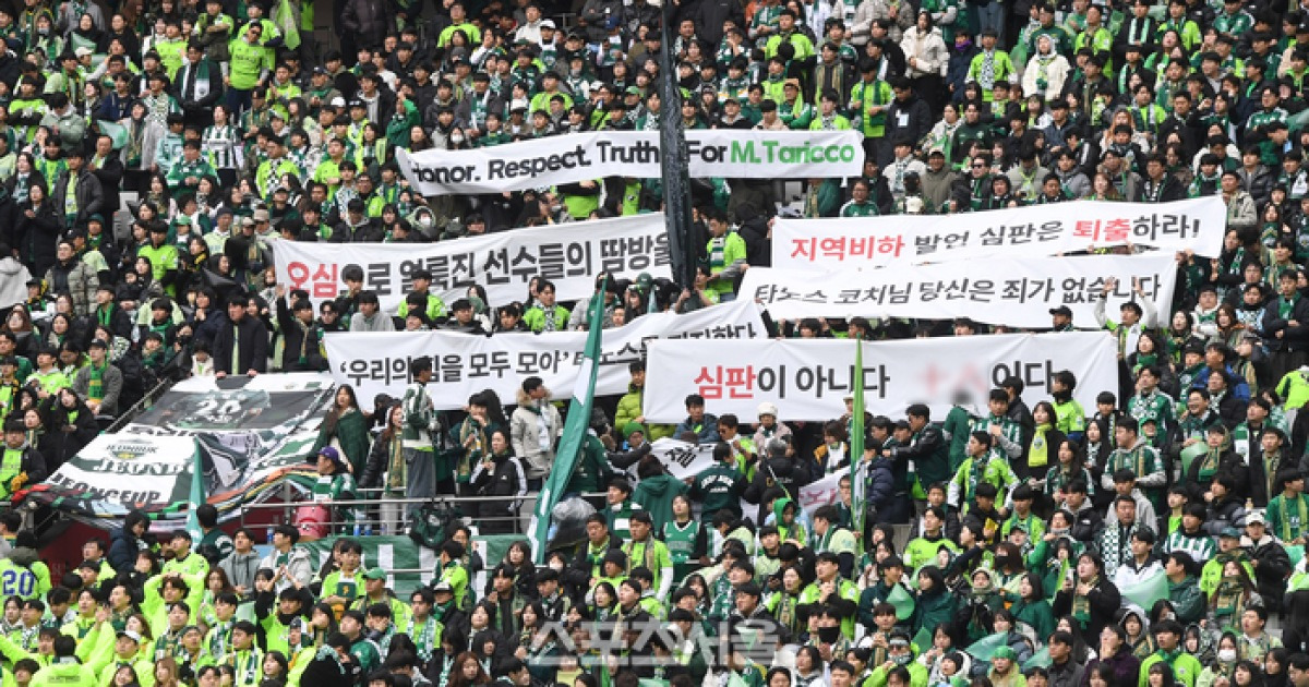 ‘낯 뜨거운 시상 순간’ 심판상 받는데 돌아온 건 격한 야유뿐…땅에 떨어진 K-심판의 권위와 신뢰[SS현장]