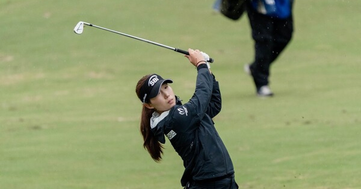 '국내 장타퀸' 이동은, LPGA Q-시리즈 첫날 4위…방신실·이정은6·리슈잉은?