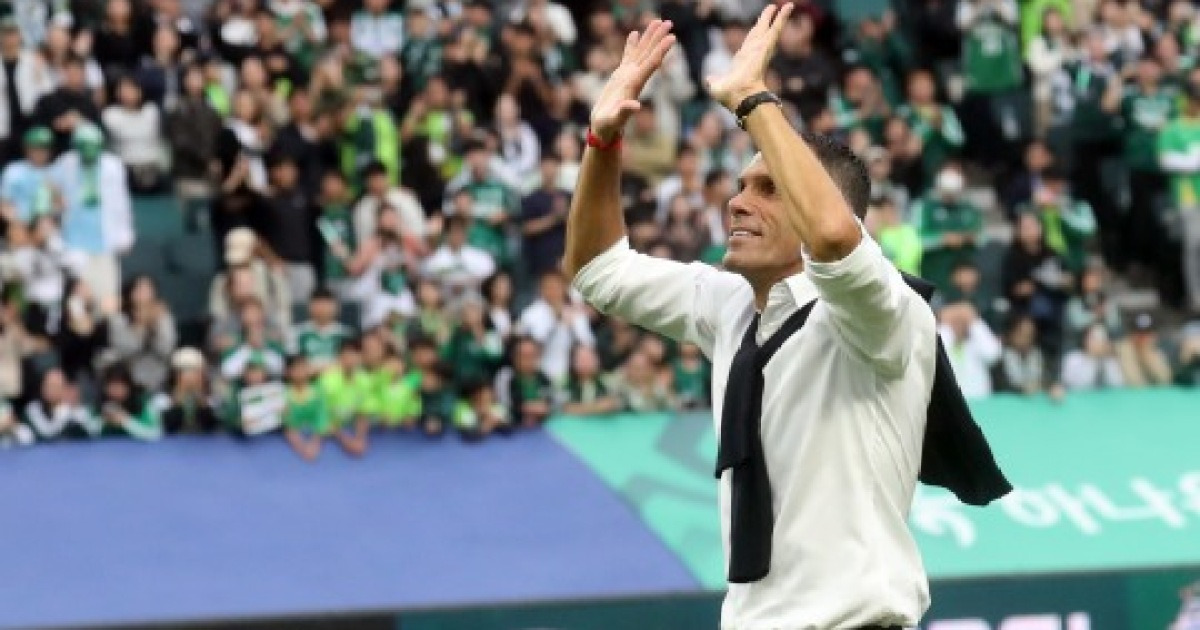 '시즌 더블 완성' 전북, 포엣 감독과 결별 수순...타노스 수석코치 징계 후폭풍