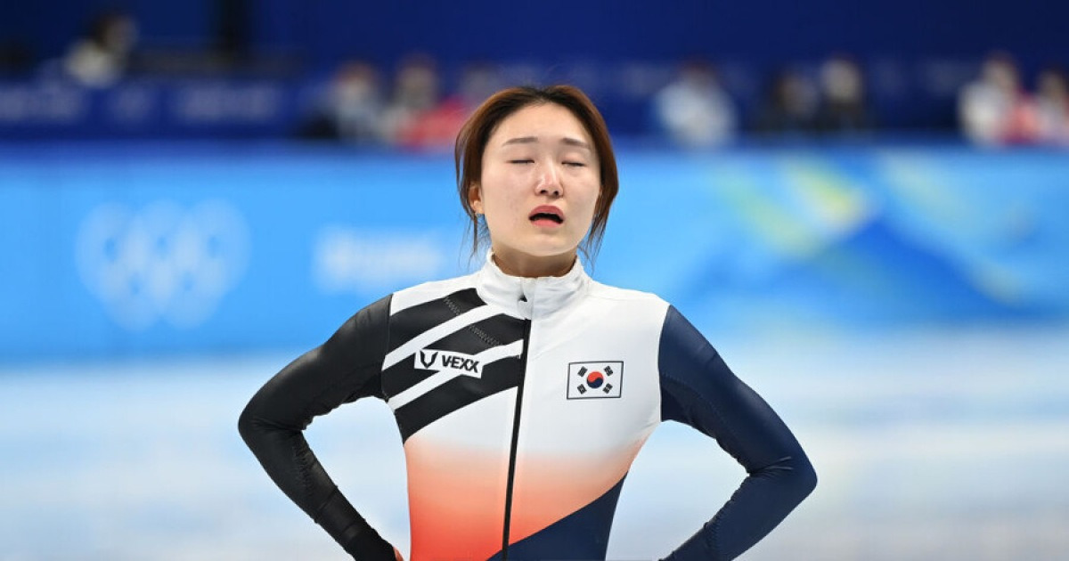 심석희와 '7년 갈등' 풀었다…"올림픽 金 위한 선택"→최민정, 트라우마 내려놓고 '화해의 터치' 韓 여자 계주 최강조 완성