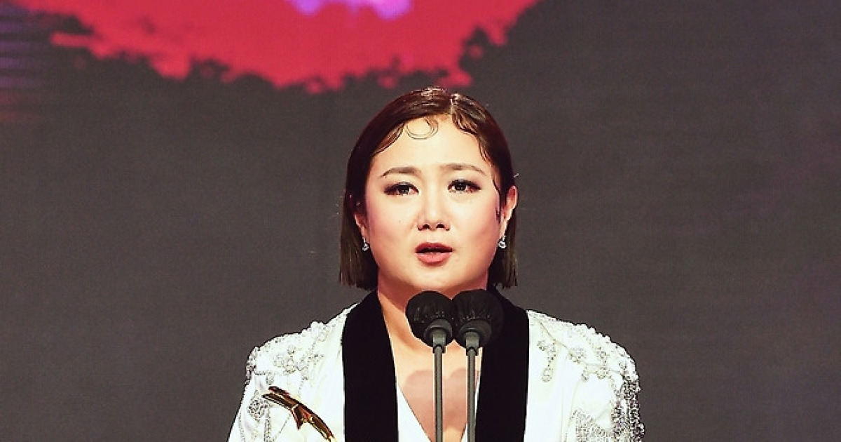 박나래 측 "전 남친 회사 자금으로 월급? 말도 안 돼..압박용"[공식]