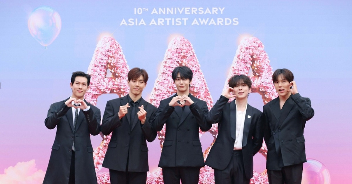 몬스타엑스·에이티즈, 베스트 아티스트 수상 "10년 활동..의미 有"[10주년 AAA 2025]