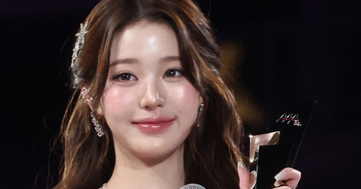 장원영=AAA 공식 뮤즈.."겸손한 마음 가질 것" 심볼상 수상 [10주년 AAA 2025]