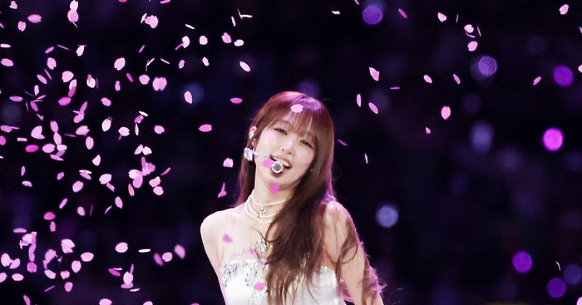 "앞만 보고 달려와"..예나·애쉬 아일랜드·챤미나, AAA 베스트 솔로 뮤지션 수상[10주년 AAA 2025]