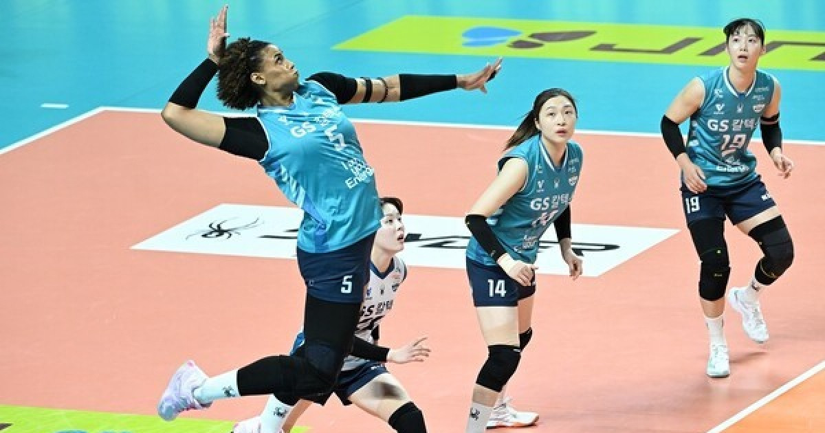 '실바 23점으로 날았다' GS칼텍스, 페퍼저축은행에 3-0 셧아웃 승…3위 도약