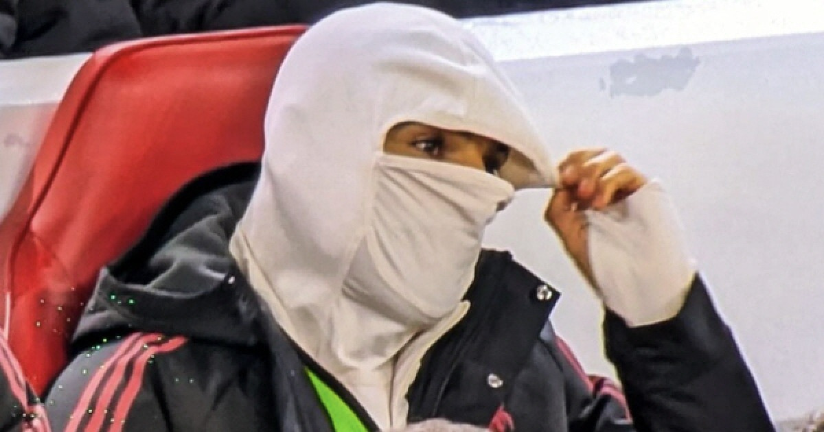 "리버풀이 날 버스 밑으로 던졌다" 3연속 벤치 살라, 결국 참지 못하고 '폭탄 투하→이적 암시'…"내가 이 팀의 문제인가? 용납 못해"