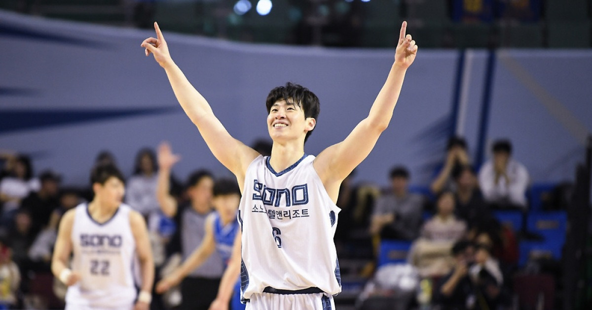 [현장리뷰]'켐바오+이정현 35득점 합작' 고양 소노, 서울 삼성 75-59 제압 '공동 7위 점프'