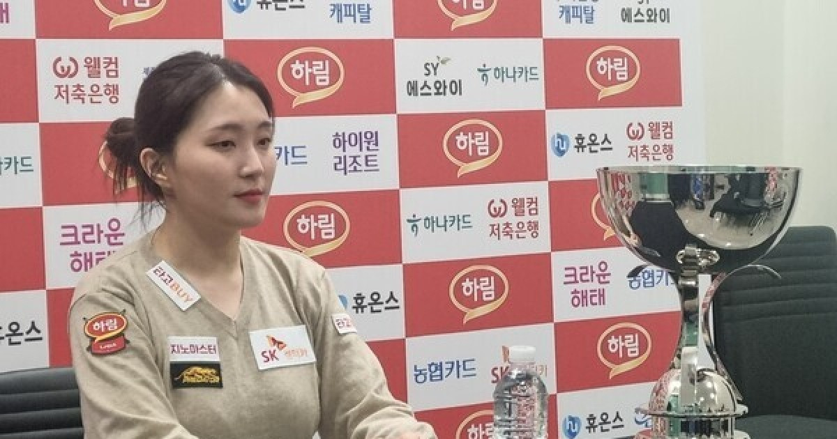 "밥 많이 사"라는 준우승자 김민아에 '4년만 정상' 강지은 "우승 턱은 살게"