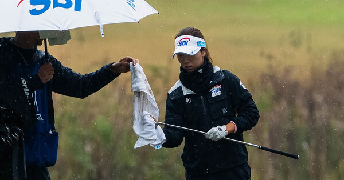 장타자 이동은, LPGA Q-시리즈 2R 공동 2위…이정은6도 '껑충'