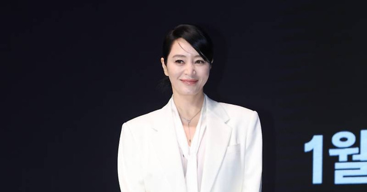 조진웅 은퇴·‘시그널2’ 난리 속 김혜수 SNS에는…