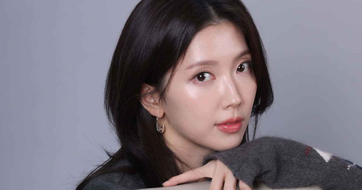 스타 현장 공개 | [포토] '김부장' 하서윤, 도도한 분위기에 빠져들어