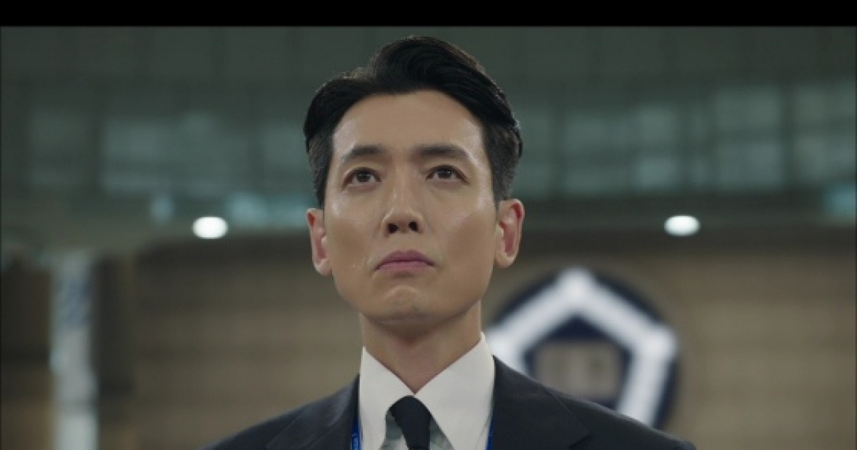 정경호, 12억 뇌물 사건 휘말렸다..'프로보노' 시청률 1위 출발[종합]