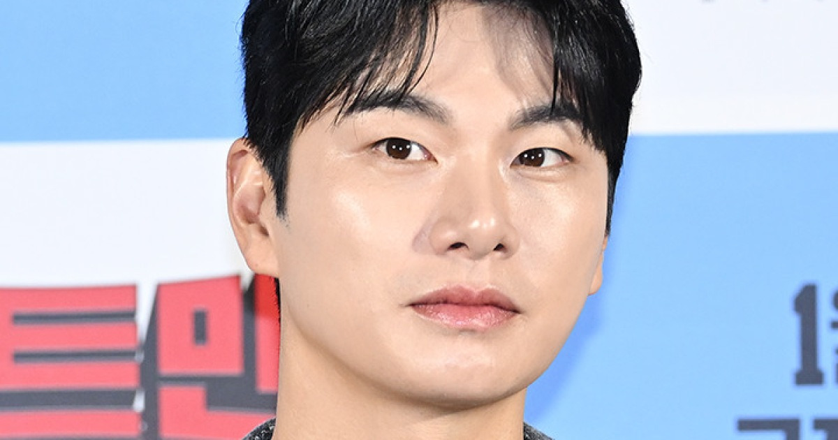 이이경, '유재석 패싱' 해명했지만...누리꾼 반응은 "경솔했다"