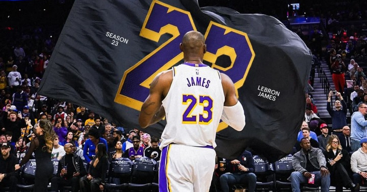 "살아있는 전설" 르브론 제임스, 건재함 다시 증명... 필라델피아 무너뜨리러 행차