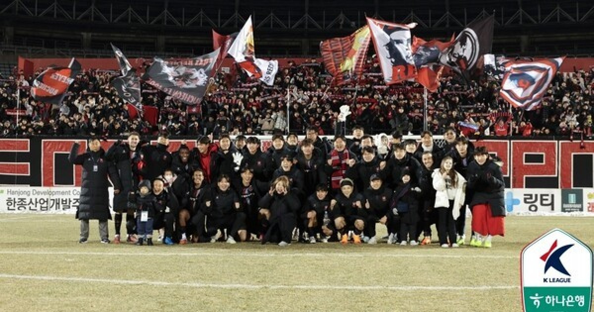 '수원 55초 만에 오열∙이기제 퇴장' K리그1 승격 불발, 부천은 다를까? '1차전 제압 유리'