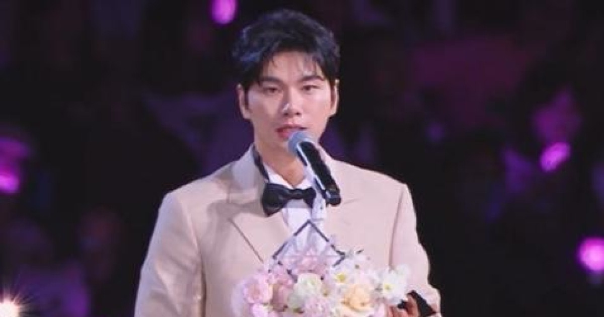 이이경, 시상식서 유재석 저격?… 소속사 "그럴 이유 없어"