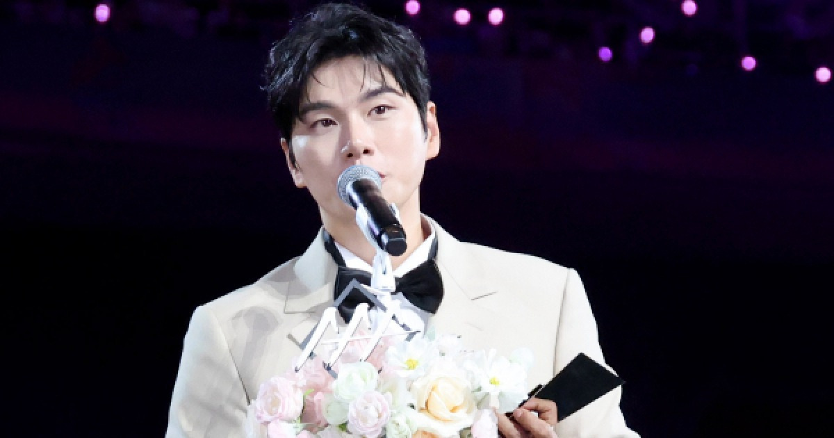 이이경, '유재석 저격' 수상소감 논란에… "그럴 이유 없다" 즉각 해명