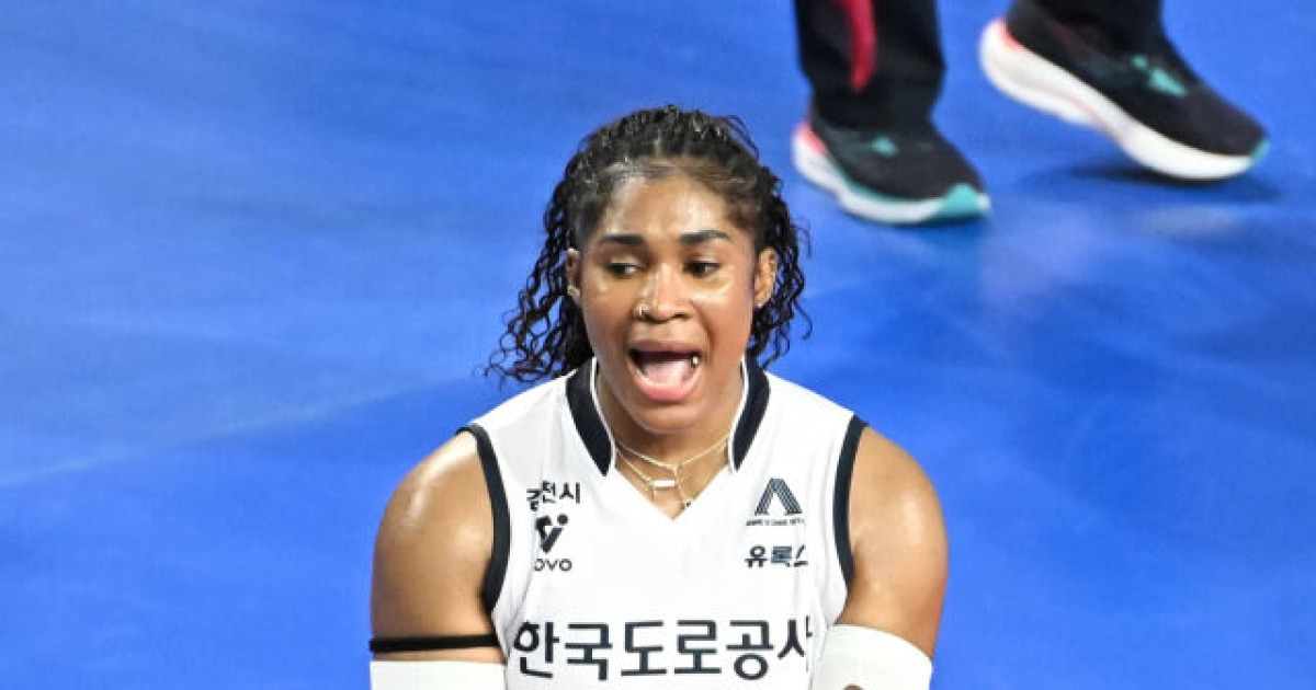 '장충→수원→김천' 184cm 카메룬 특급, 韓 5년째 장수 비결 무엇이길래…감독 직접 설명하다 실수를 싫어한다