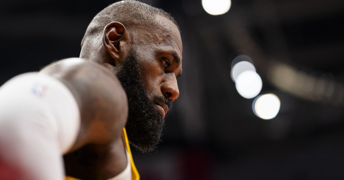 ‘18년 만의 8득점’ 위기의 ‘킹 제임스’ 일시적 부진 VS 기량 급하락