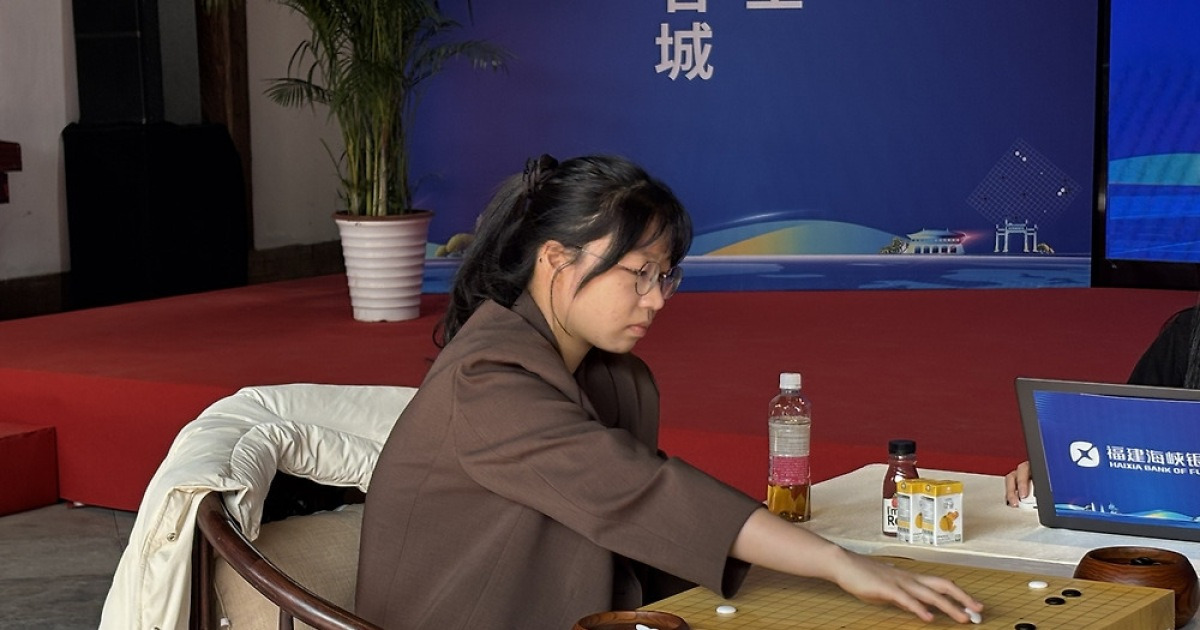 최정, 오청원배 결승 2국서 김은지에 반격…9일 최종 3국