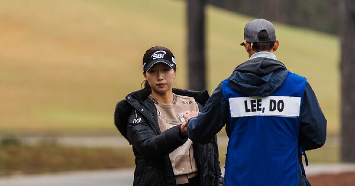 장타자 이동은, LPGA Q-시리즈 3R 단독 1위…방신실·이정은6·주수빈은?