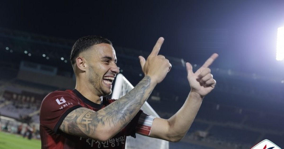 [승강 PO 라이브] '부천 팬들 안심하세요'...부천의 왕 바사니 "계약 기간 남았으니 K리그1서 부천 위해 뛰겠다"