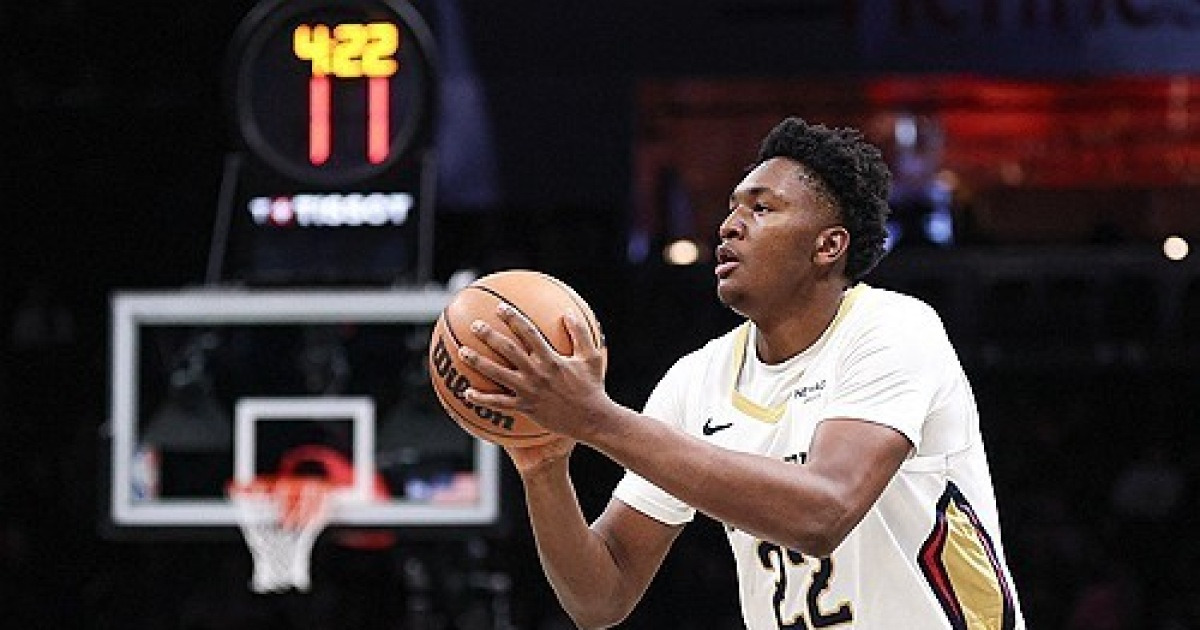 ‘33점 폭발 + 트리플더블’ 복덩이 신인 데릭 퀸, NBA 최하위 뉴올리언스의 유일한 희망