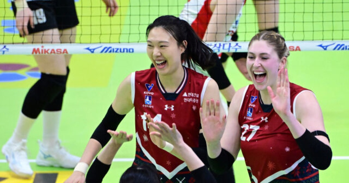 ‘197cm 옆에 190cm’ 철벽 블로킹 세운 카리-양효진...현대건설, 페퍼 꺾고 선두 맹추격 [MD수원]