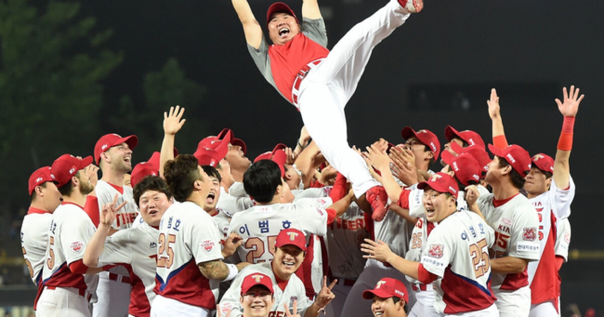 이범호 은퇴식 못봤나? 두 번 우승시킨 최형우 성대한 은퇴식 못해준다니...KIA, 임창용 궤변에 부글부글