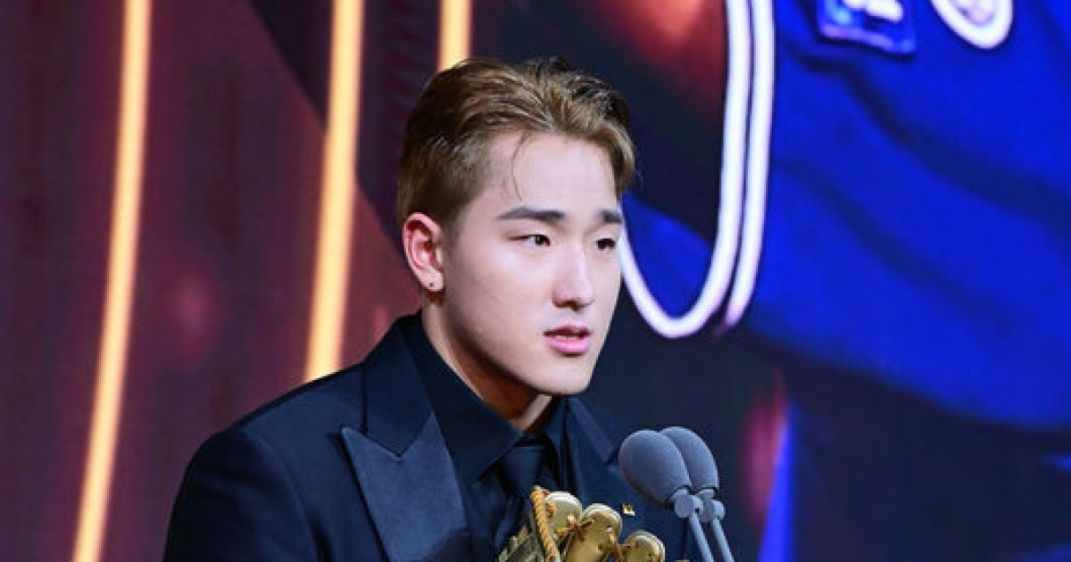 ‘금빛 머리’ 신인왕, 황금장갑까지 품다! 안현민-구자욱-레이예스 외야수 GG 영예…13년 만에 신인상-GG 탄생 [GG]