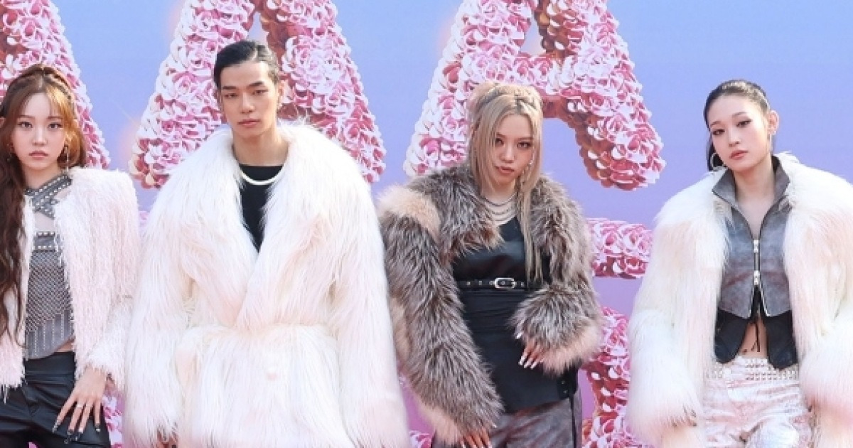 [단독]올데프 애니도 반했다.."'국민 가수' 아이유, 실제로 보니 신기해" [인터뷰①]