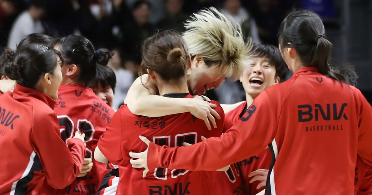 '안혜지·김소니아 더블더블' BNK, KB에 80-78 승리…공동 2위 도약