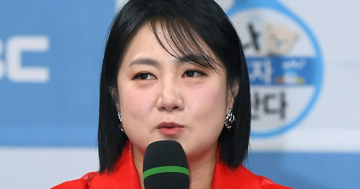 박나래, 거짓말 했나…전 매니저들 “소송하자더라”