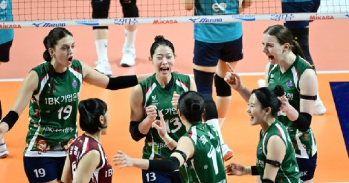 IBK기업은행, GS칼텍스에 3-0 완승...여오현 감독대행 체제 이후 4연승 달성