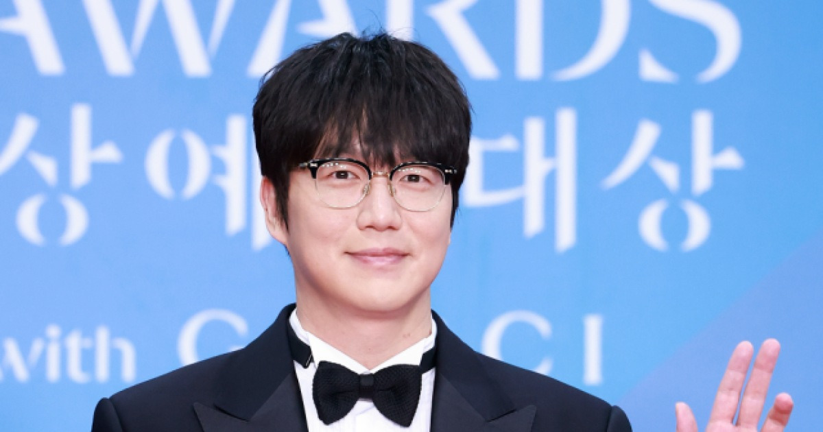 '기획사 미등록 운영' 조사받은 성시경 불송치···누나·법인 검찰행