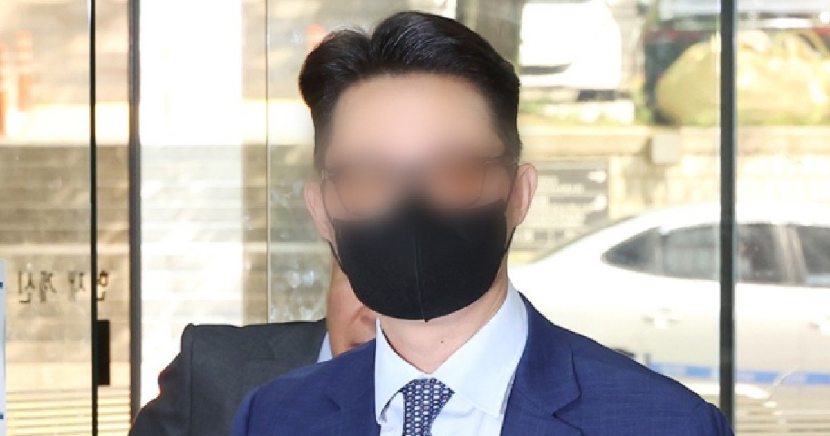 윤영호 법정서 입닫았지만···변호인 