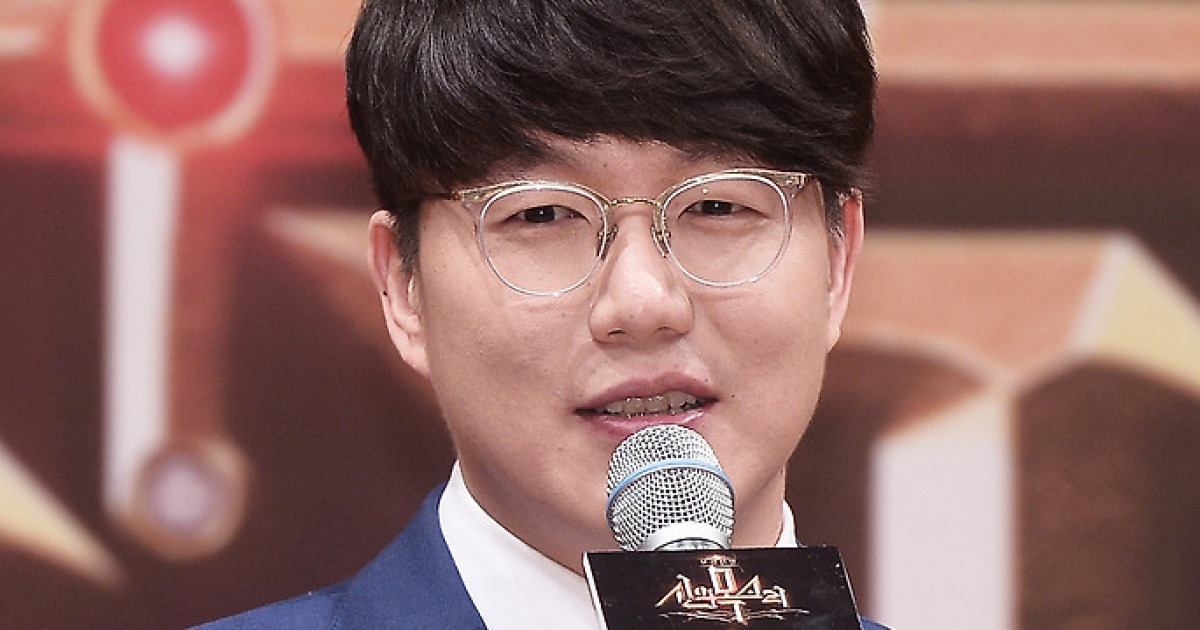 [단독] 성시경 기획사 ‘미등록 운영’ 송치