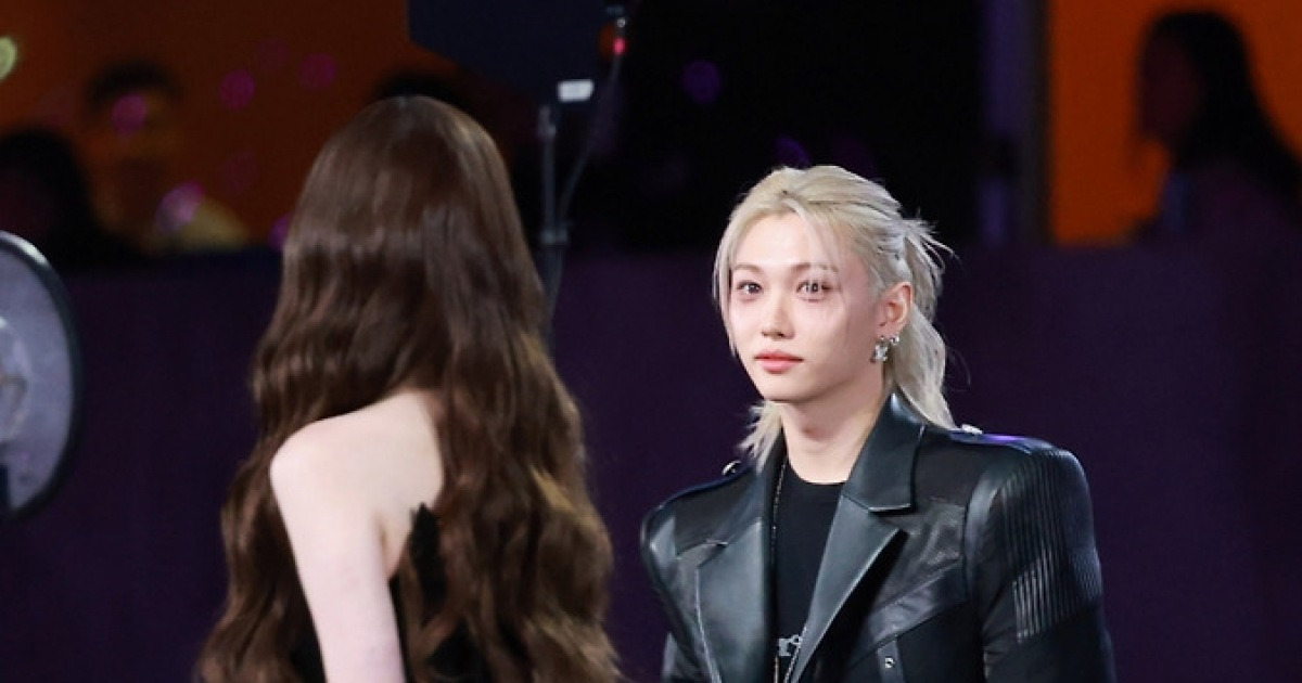 필릭스-장원영 '예의바른 남녀의 행동'[AAA2025 화보]