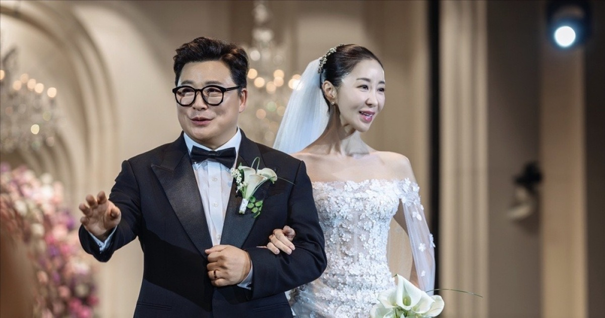 [단독]허니문 베이비? 윤정수♥원진서, 결혼 2주 만에 발리 신혼여행