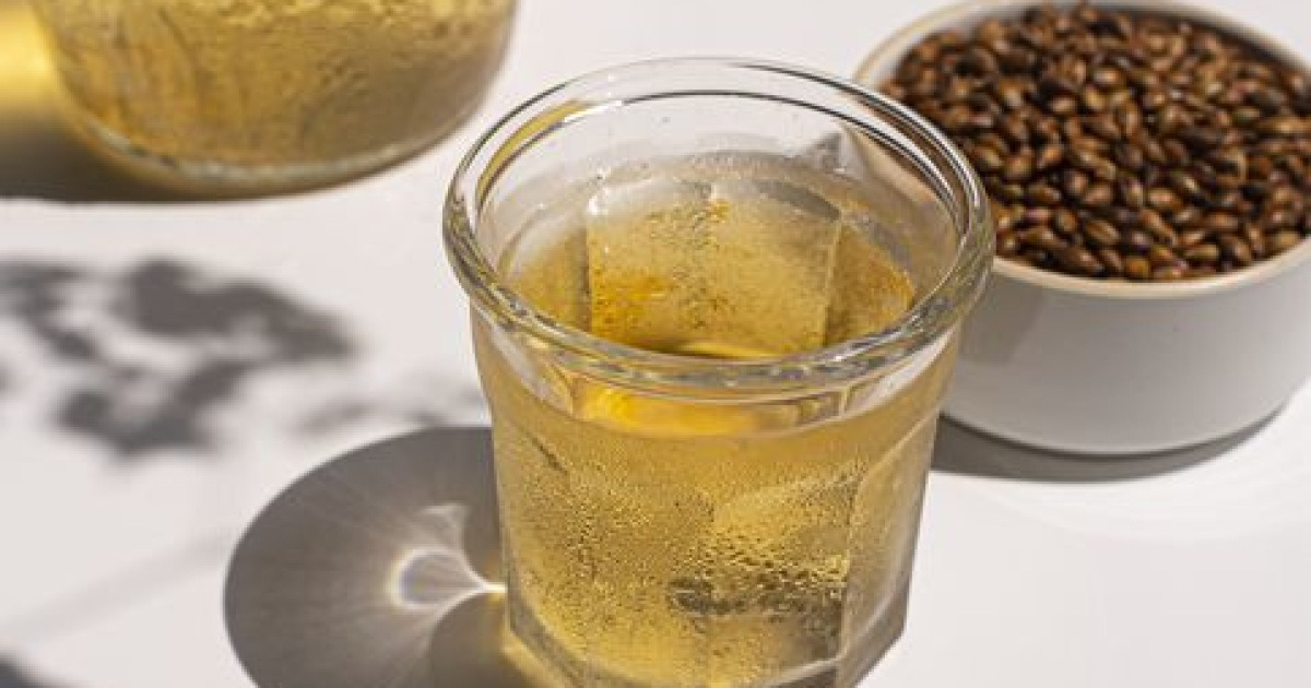 「水代わりに飲んでいたこのお茶はすぐに捨ててください。」睡眠障害や肝臓障害など「体にダメージを与える」と警告。 [건강잇슈]