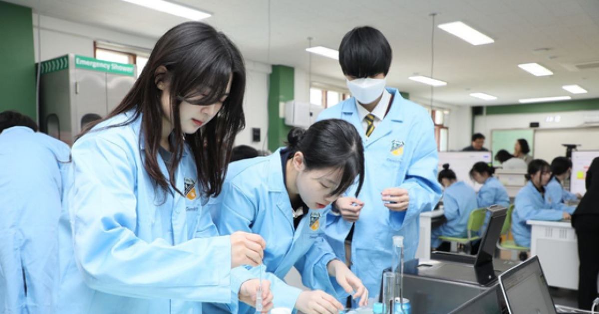 「医師の収入が3億ウォンなら、理工系専門職の収入は1億ウォン」…韓国「K-Brain」離脱、5年後はどうなる？