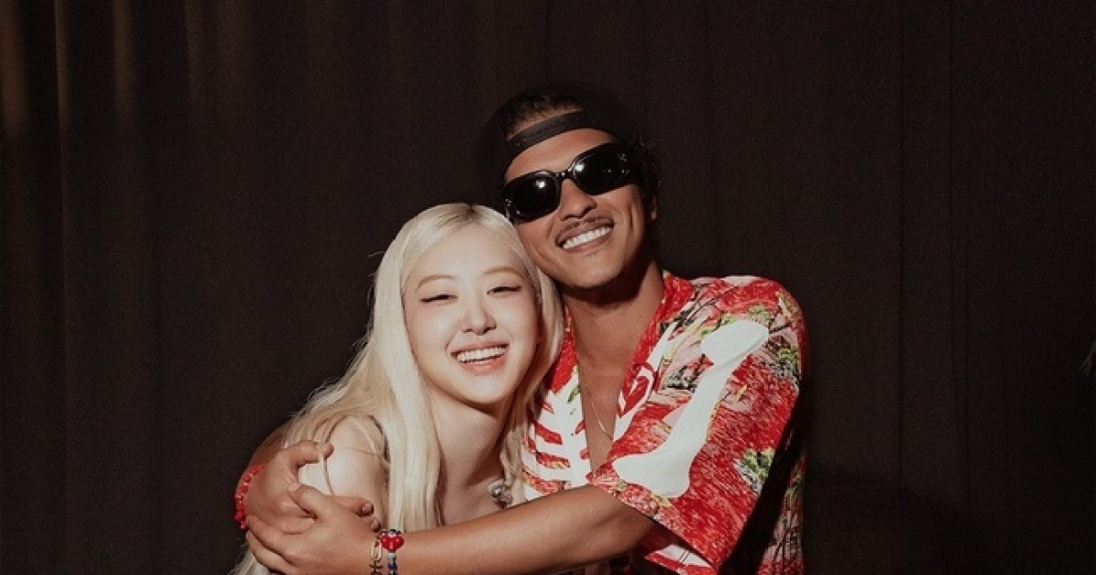 로제X브루노마스 ‘아파트’ 끝 아니다 “새 듀엣곡 언제 낼지 고민중”