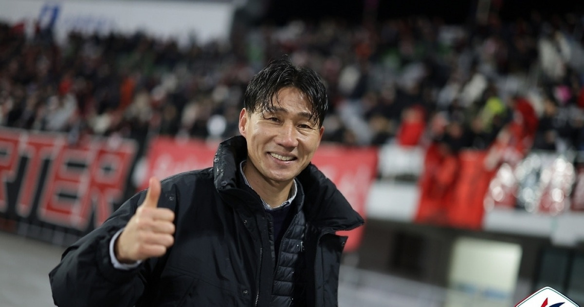 'K리그 0경기' 이영민 부천 감독, 19년 만의 승격 이끈 기적의 리더십