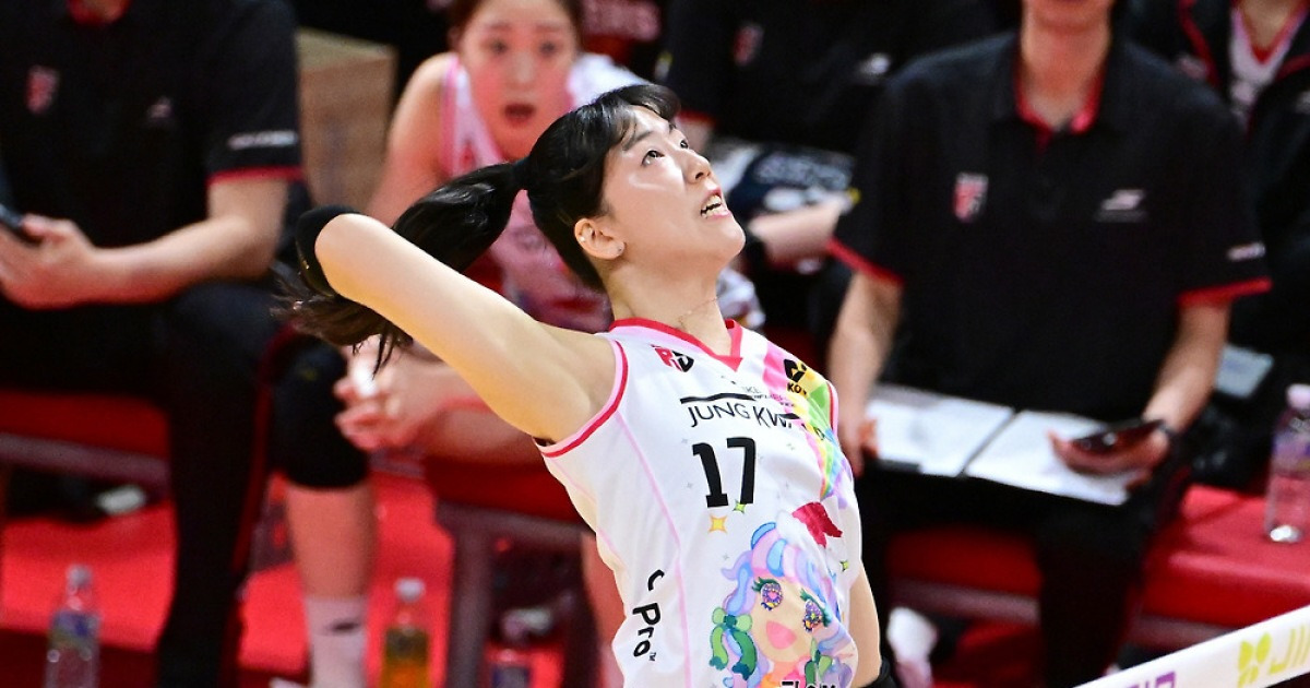 4세트에만 8점 몰빵. 외국인 부럽지 않았던 MB의 16득점. 4연패 끊은 주인공의 기대 "아시아쿼터, 주전 세터 없이도 이 정도면..."