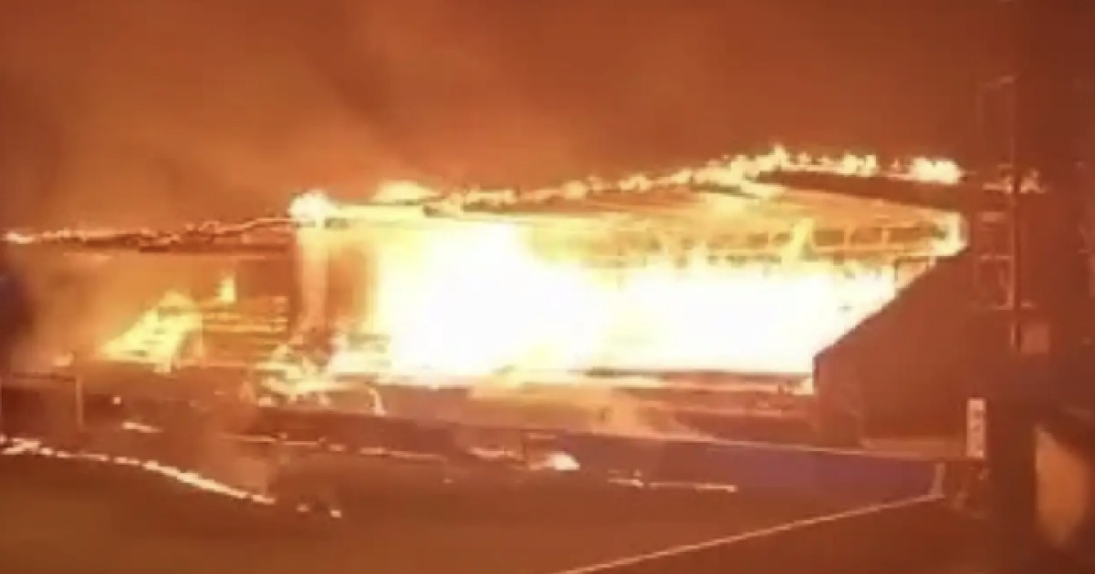 “불 질러도 처벌 NO?”... 촉법소년 방화에 무너진 91년 역사 축구장