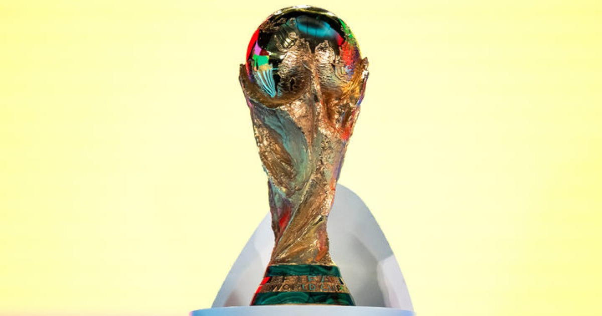 5배 폭등한 월드컵 티켓값…돈만 좇는 FIFA에 축구팬 '분노'