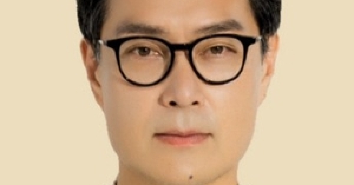 [이준영 칼럼] AI 대창작의 시대, 선택이 곧 창작이다 기사 썸네일