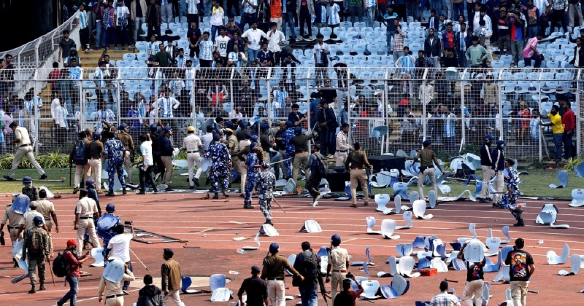 '조기 퇴장' 메시에 성난 인도 관중들...경기장 부서지고 조사위도 꾸려져